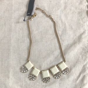 Women’s costume necklace